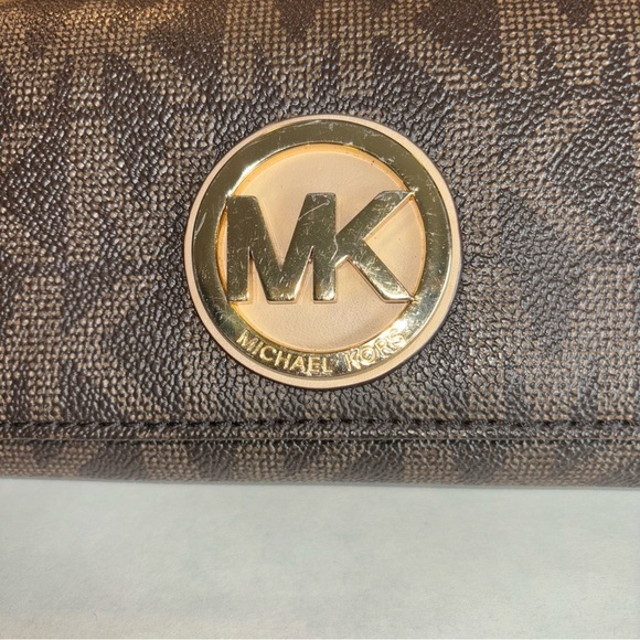 MICHAEL KORS MK Signature Fulton Flap Continental Wallet. - Picture 2 of 14